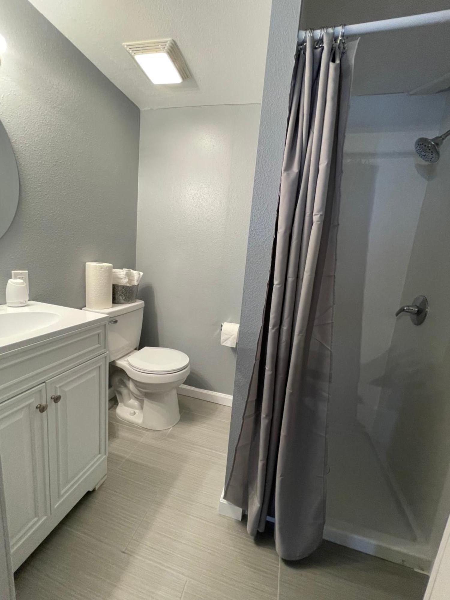 Spacious Studio With Private Entry โมเรโนวัลเลย์ ภายนอก รูปภาพ