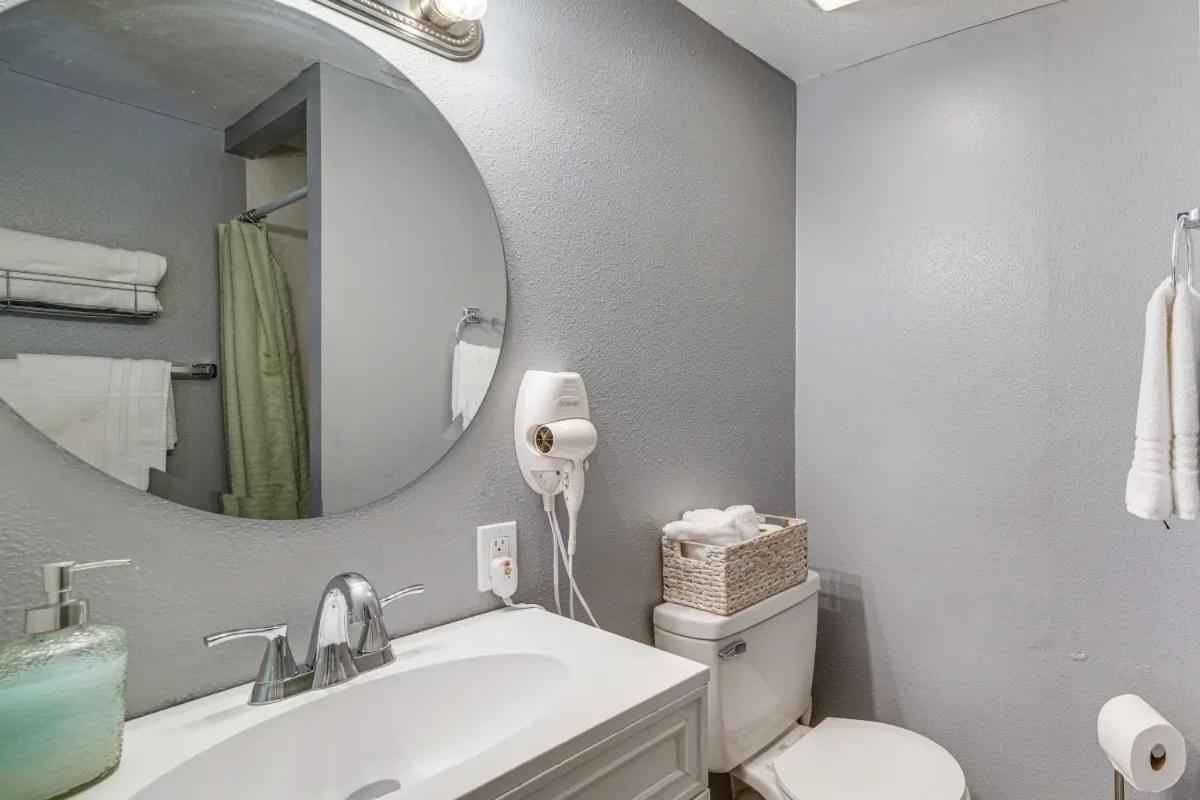 Spacious Studio With Private Entry โมเรโนวัลเลย์ ภายนอก รูปภาพ