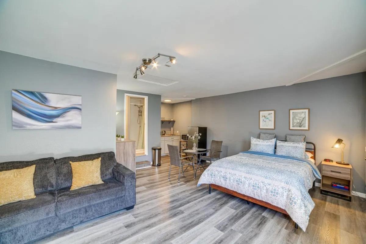 Spacious Studio With Private Entry โมเรโนวัลเลย์ ภายนอก รูปภาพ